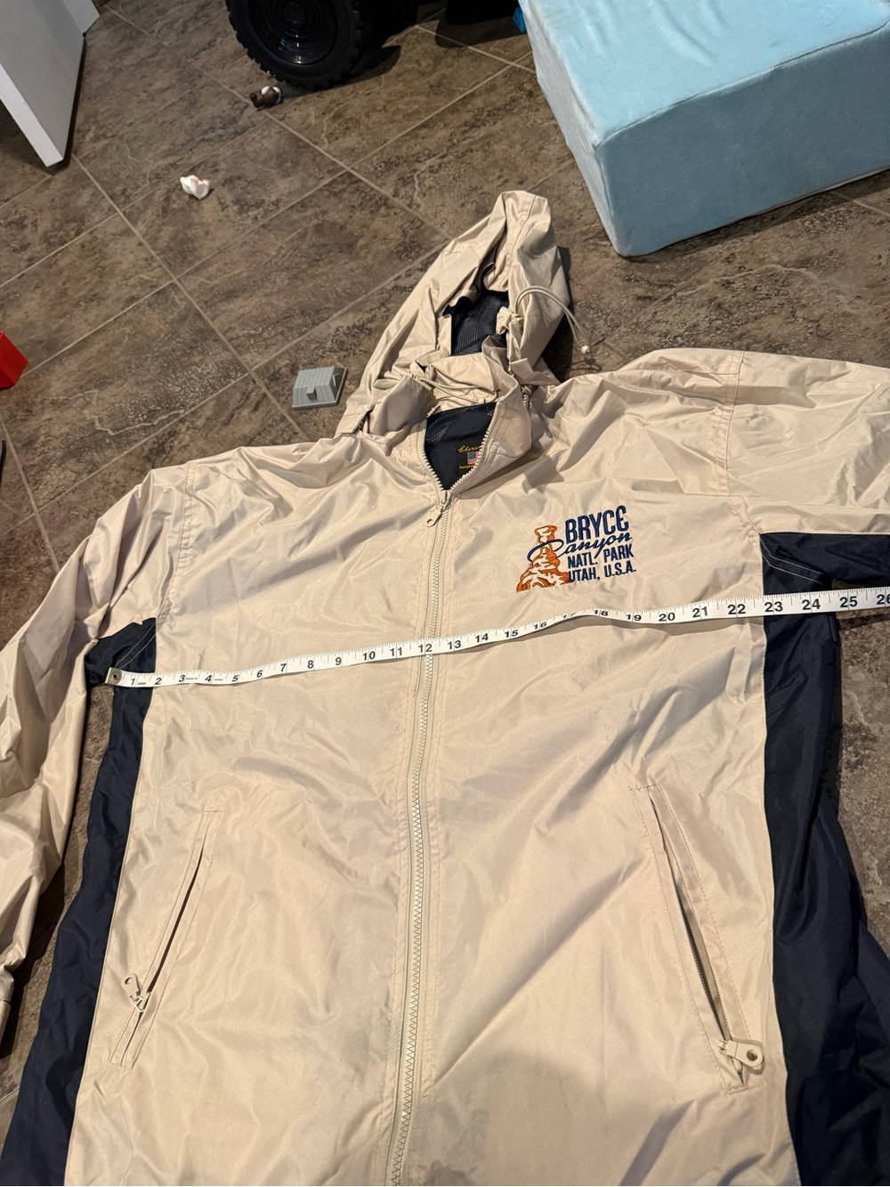 Bryce Canyon national park Utah USA raincoat designed in USA few spots see image - Picture 12 of 16